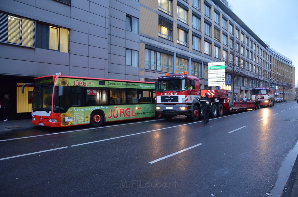 Stadtbus fing Feuer Koeln Muelheim Frankfurterstr Wiener Platz P163.JPG